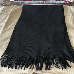 round tree & Yorke scarf nwt